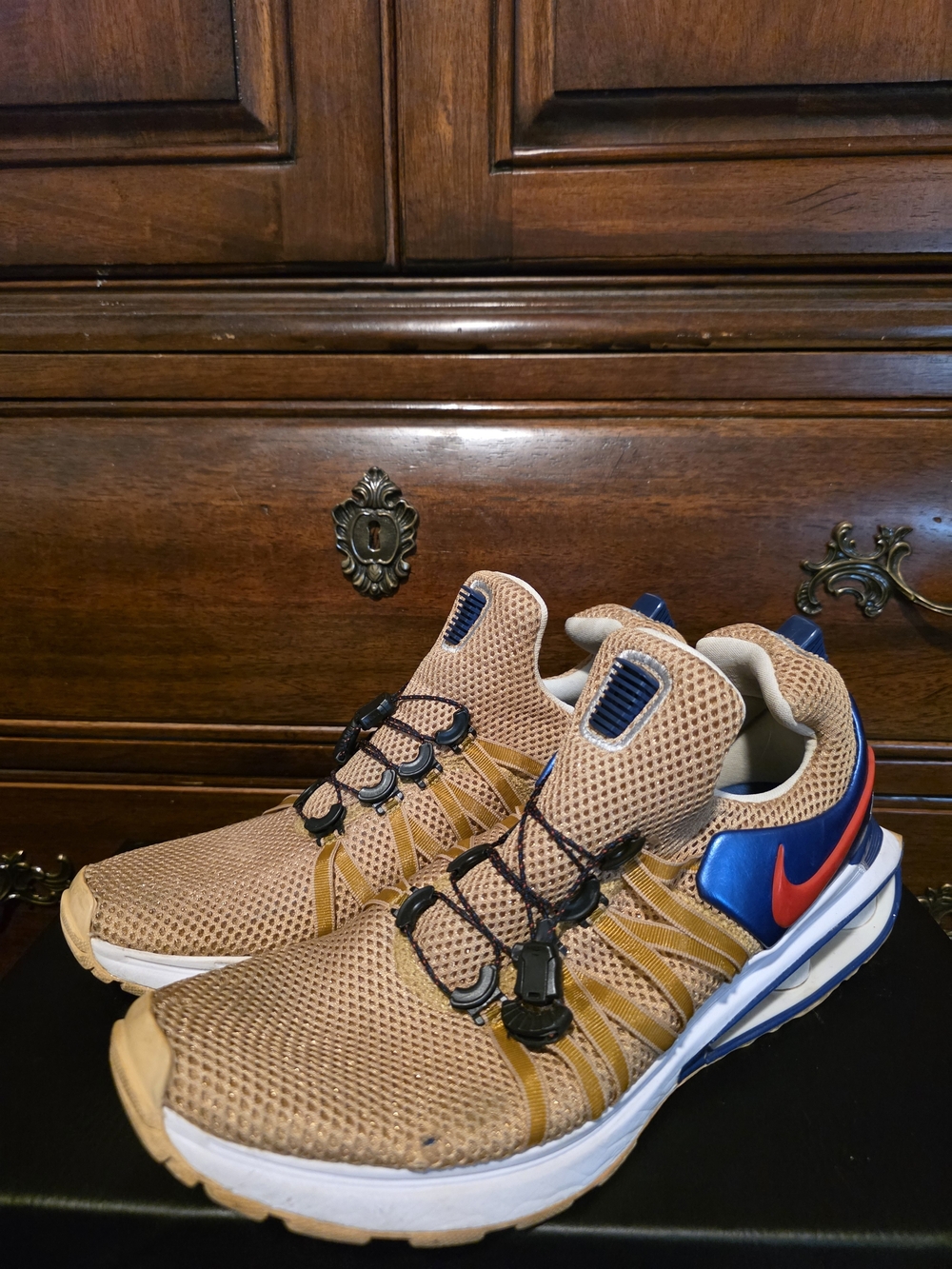 Nike Men's Tan Blue Red Athletic Shoes